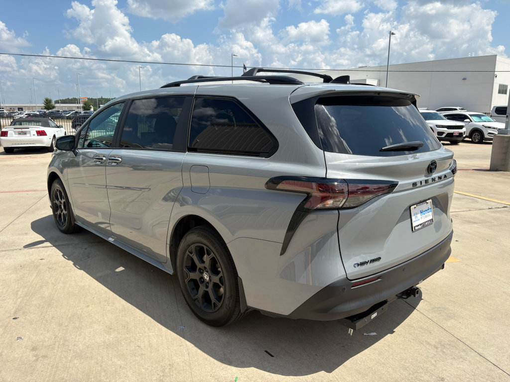 Used 2025 Toyota Sienna XLE Woodland Edition AWD/4WD image 6
