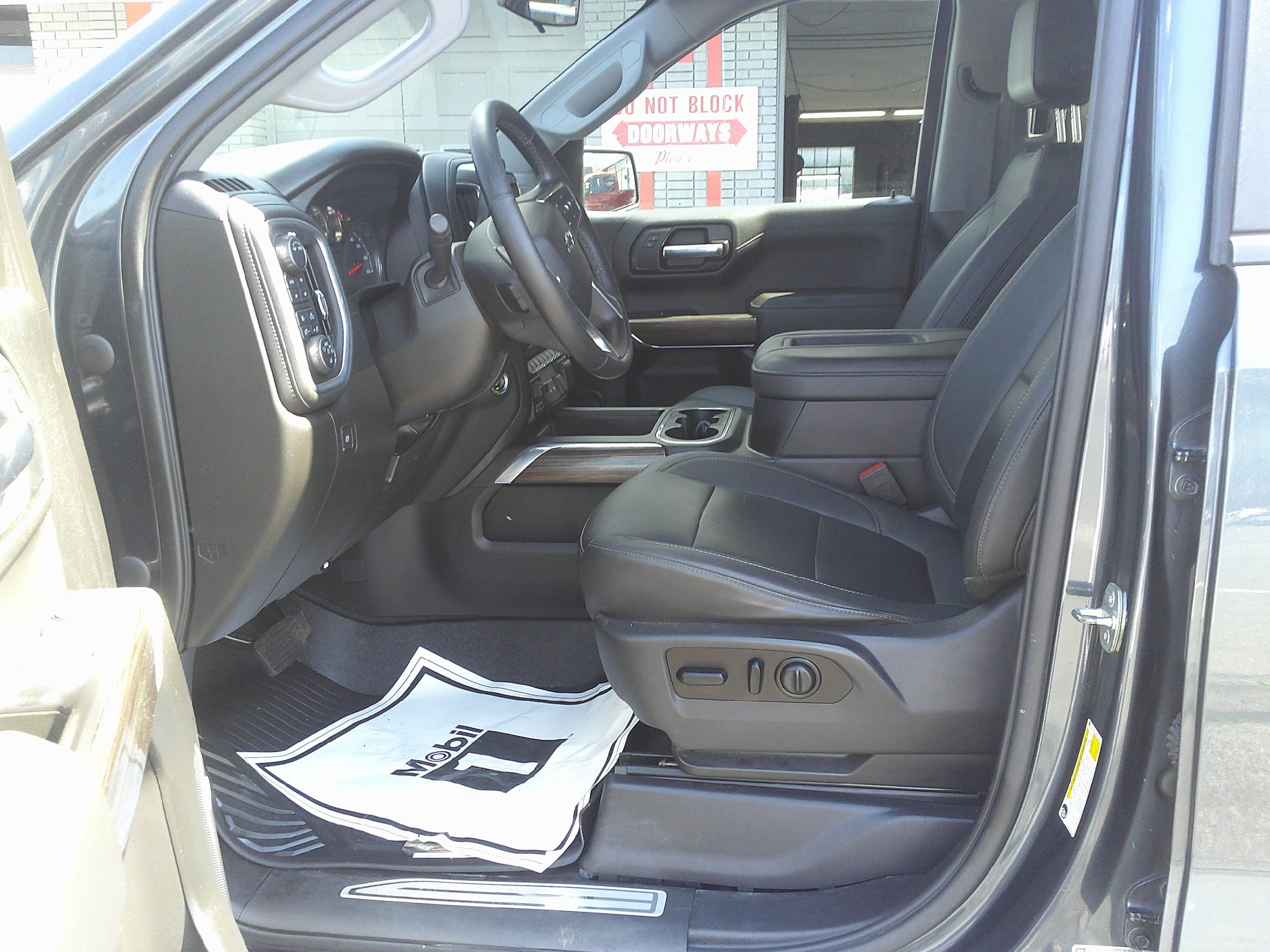 Used 2021 Chevrolet Silverado 1500 LT Trail Boss w/ LT Trail Boss Premium Package AWD/4WD image 12