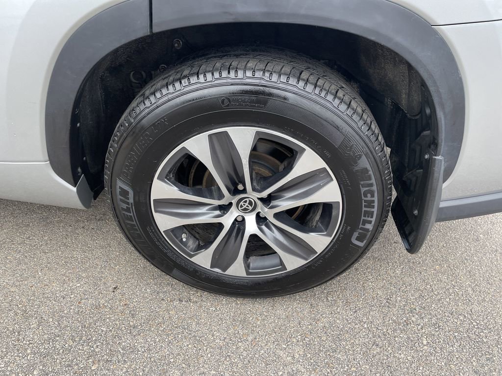 Used 2023 Toyota Highlander XLE image 10