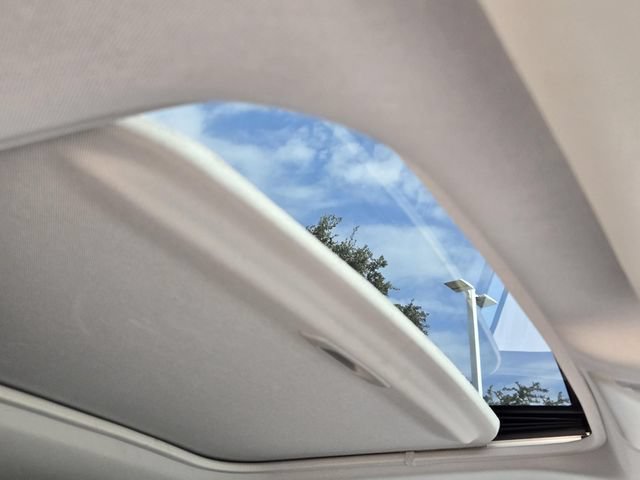 Used 2021 Toyota RAV4 XLE Premium FWD image 9