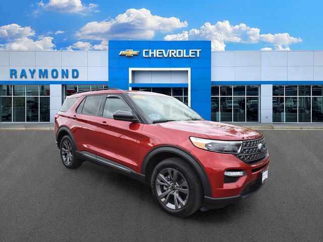 Used 2024 Ford Explorer XLT w/ Equipment Group 202A AWD/4WD image 1