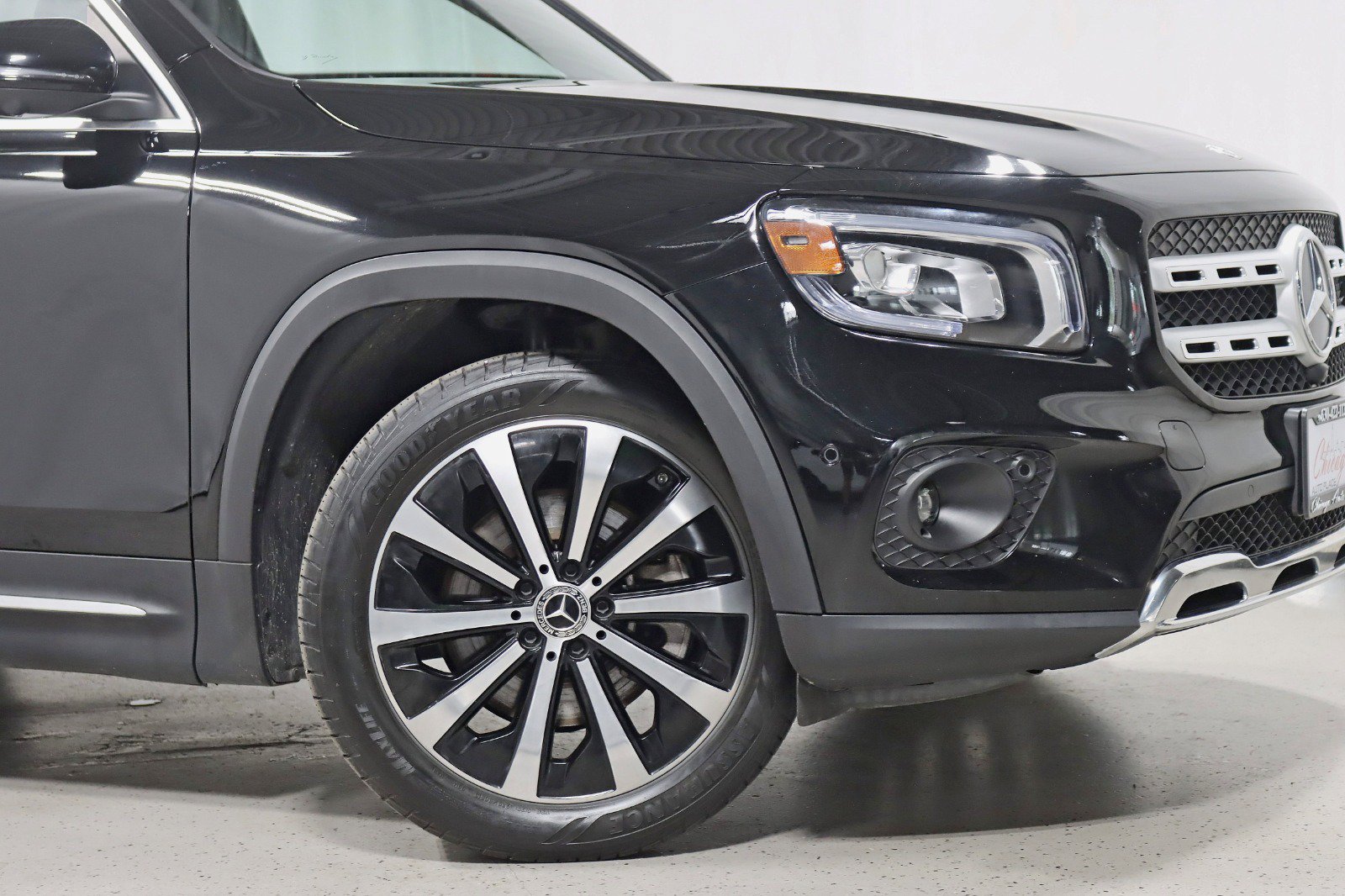 Used 2021 Mercedes-Benz GLB 250 4MATIC w/ Premium Package image 5