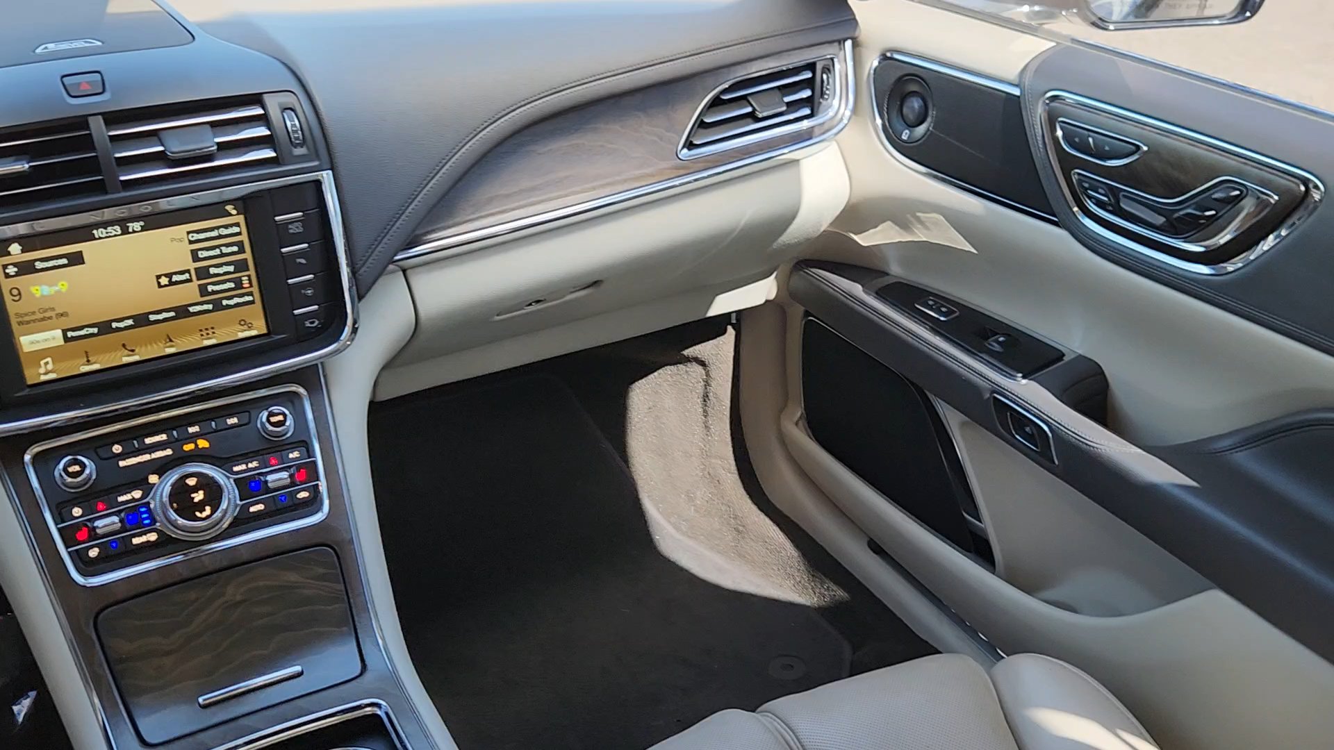 Used 2018 Lincoln Continental Reserve AWD/4WD image 34