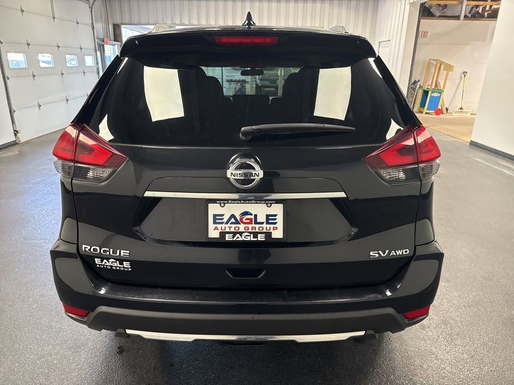 Used 2017 Nissan Rogue SV AWD/4WD image 9
