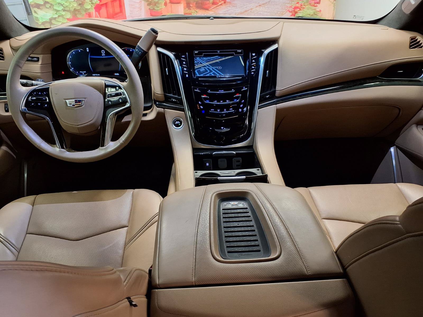 Used 2019 Cadillac Escalade ESV Platinum AWD/4WD image 18