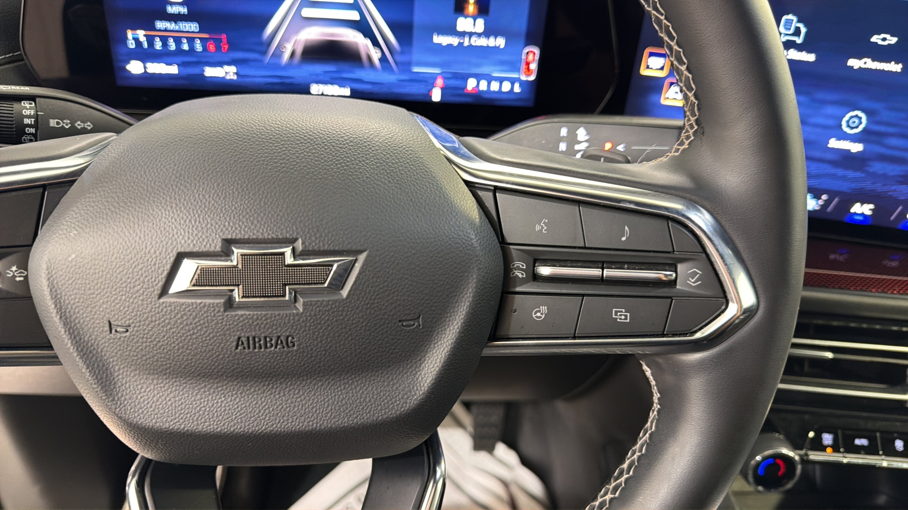 Used 2026 Chevrolet Traverse Z71 AWD/4WD image 14