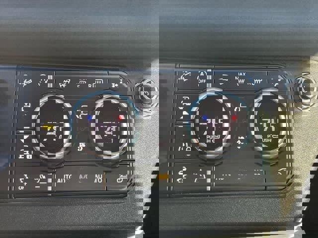 Used 2020 Land Rover Defender 110 SE image 20