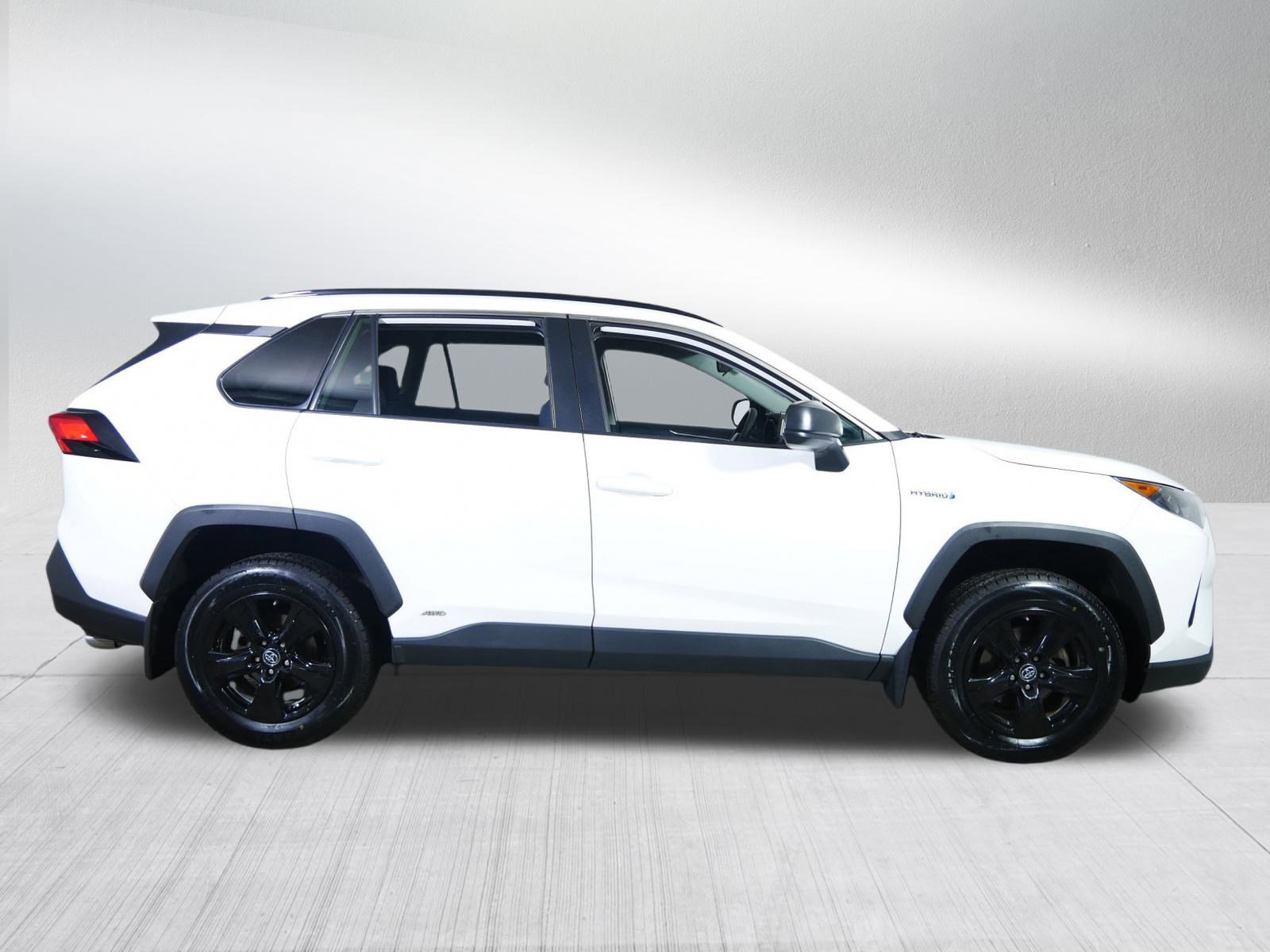Used 2020 Toyota RAV4 LE image 8