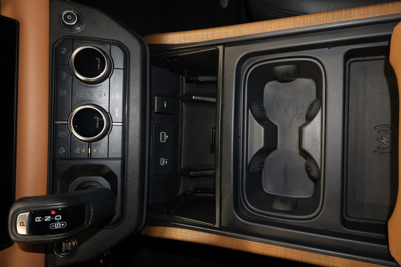 Used 2023 Land Rover Defender 130 X image 15