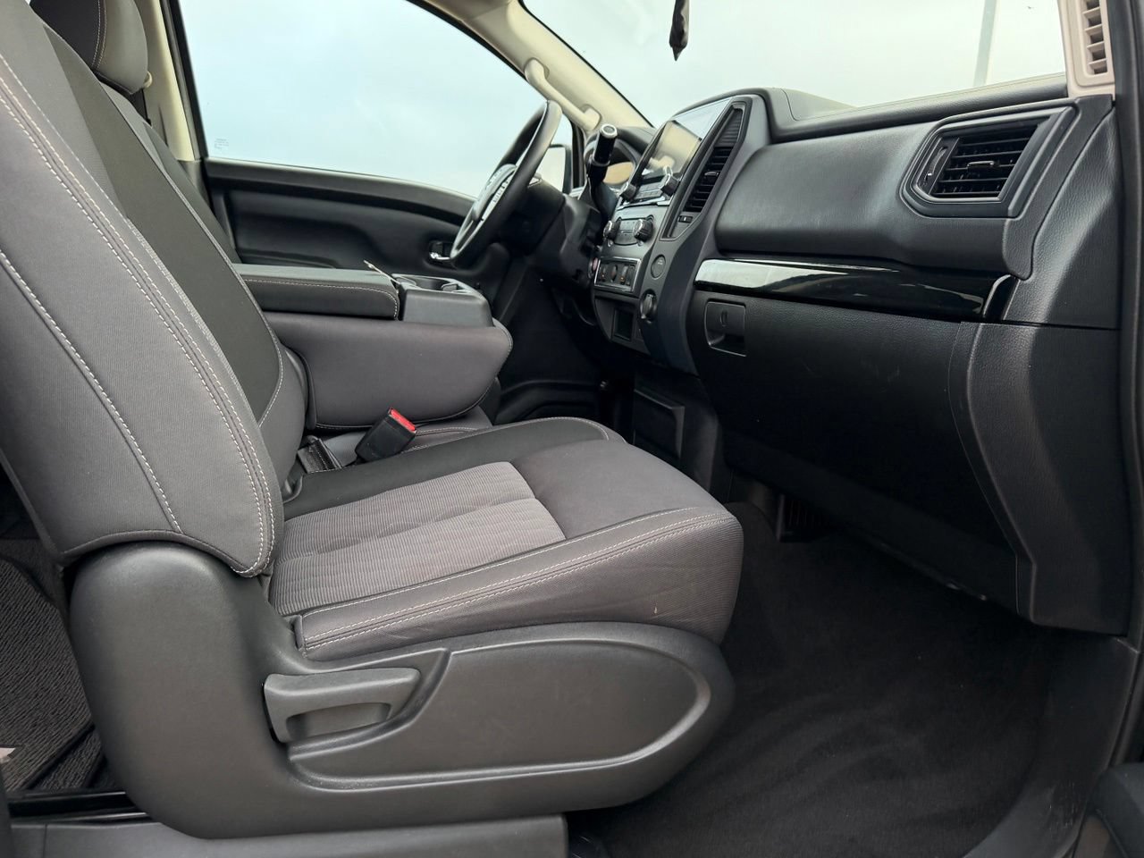 Certified 2022 Nissan Titan SV RWD image 37