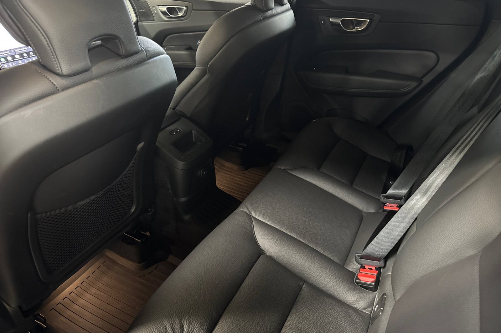 Used 2025 Volvo XC60 T8 Plus w/ Climate Package AWD/4WD image 5