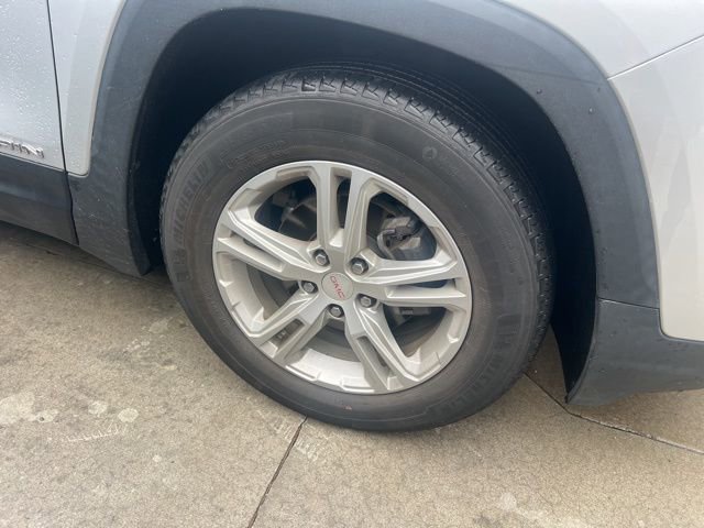 Used 2022 GMC Terrain SLE w/ Driver Convenience Package image 2