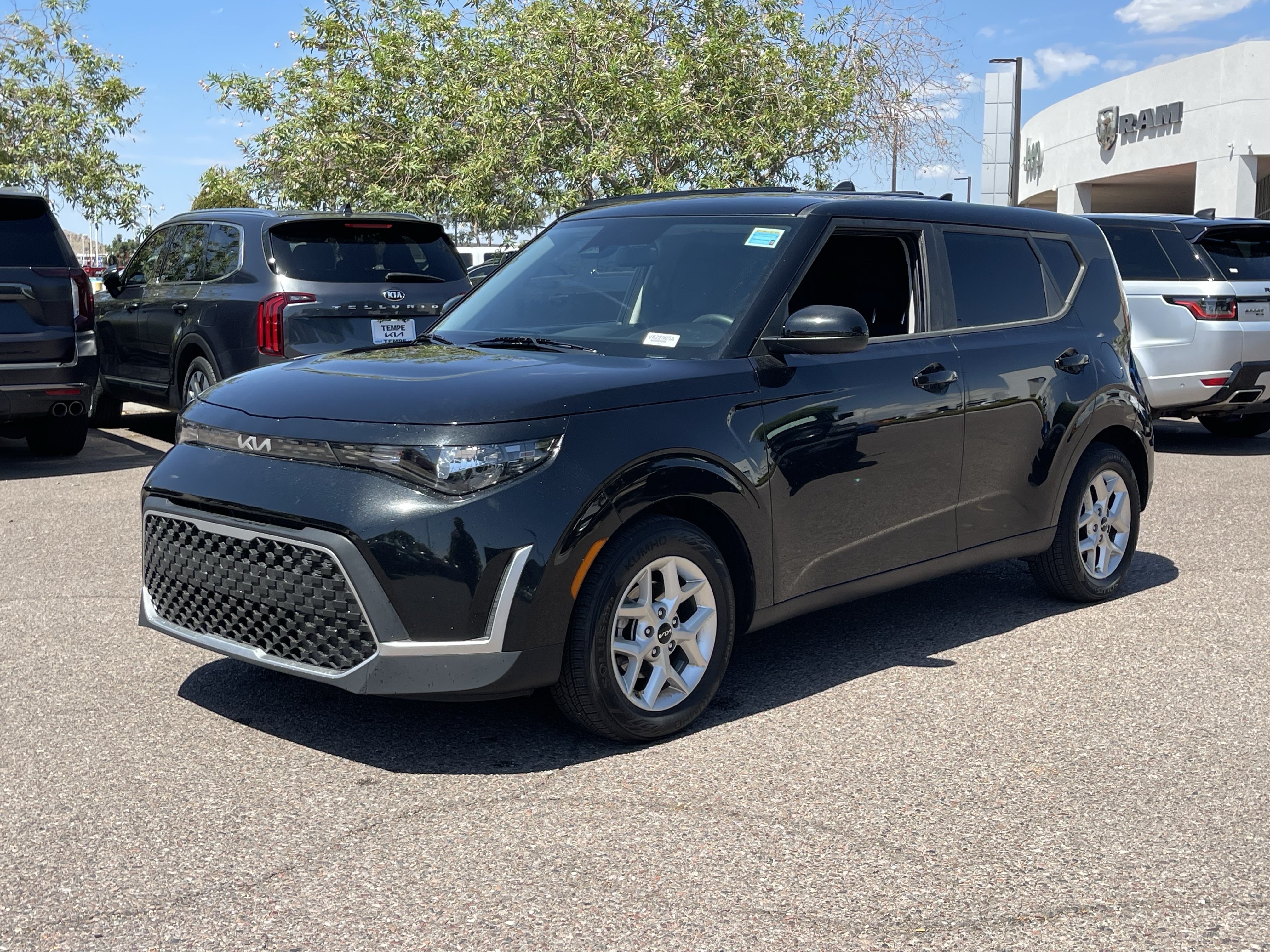 Certified 2023 Kia Soul LX w/ LX Technology Package FWD image 2