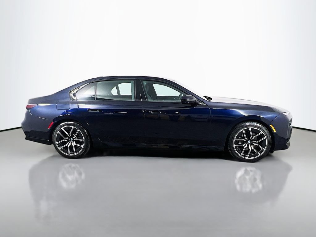 Used 2025 BMW 740i xDrive AWD/4WD image 4