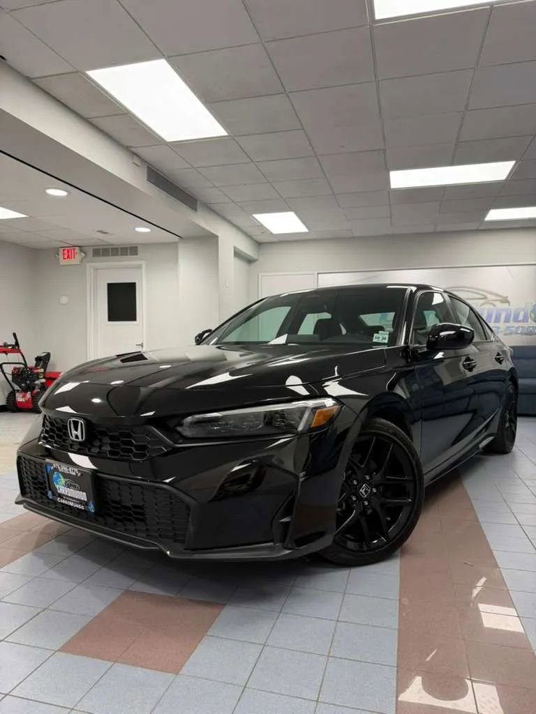 Used 2025 Honda Civic Sport image 3