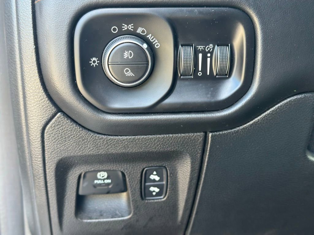 Used 2021 RAM 1500 Limited image 32