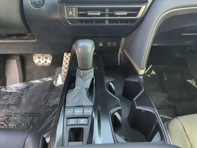 Used 2025 Toyota Camry SE w/ Convenience Package image 13