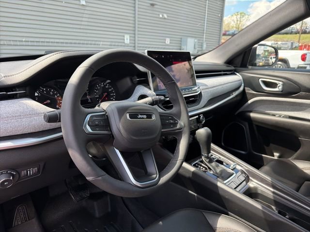 Used 2024 Jeep Compass Latitude image 16
