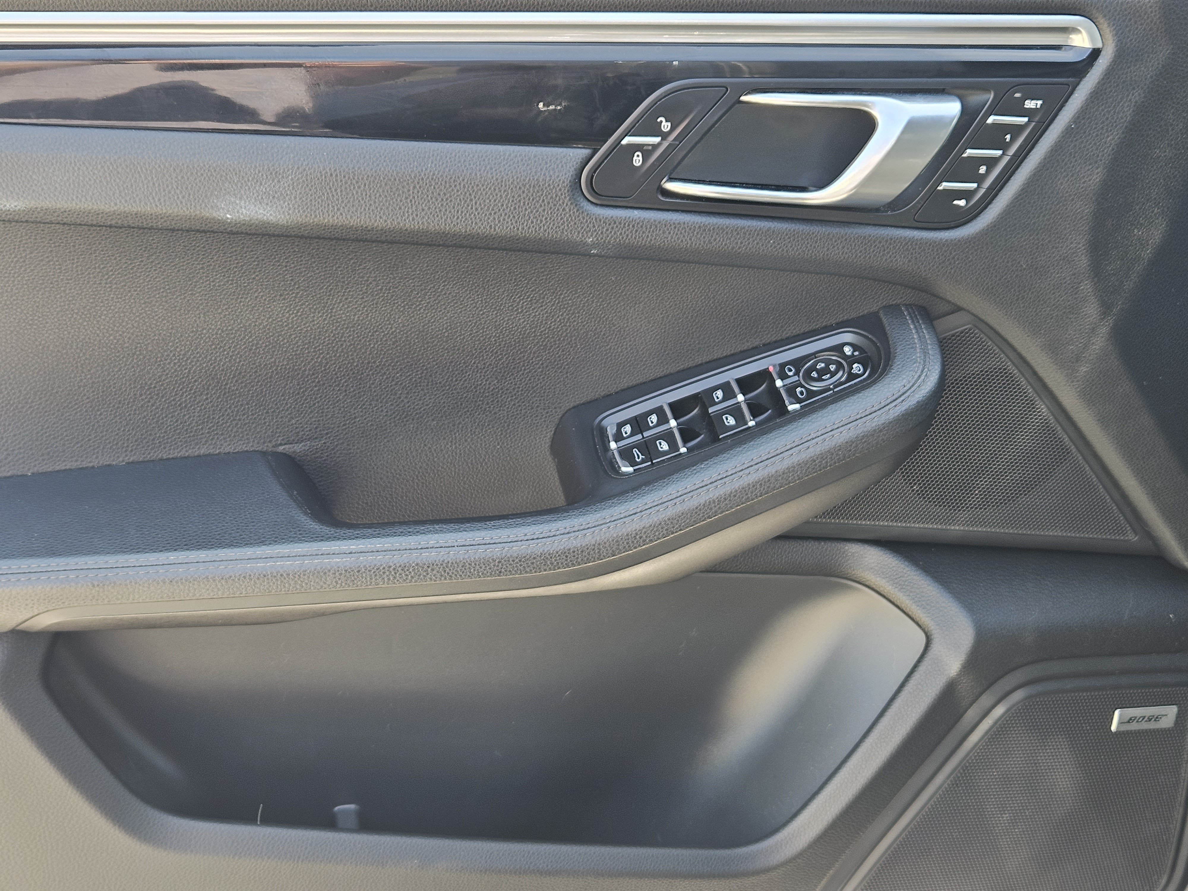Certified 2017 Porsche Macan AWD/4WD image 22