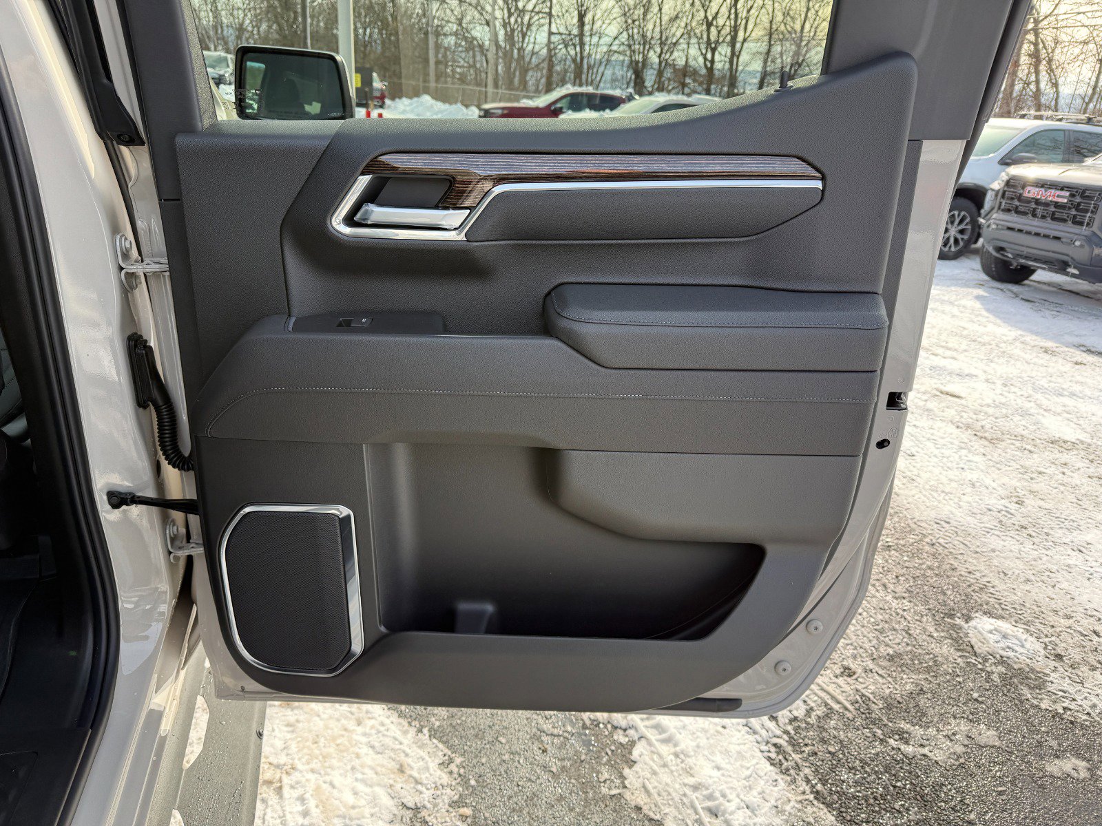 New 2026 GMC Sierra 1500 SLE w/ Max Trailering Package image 21