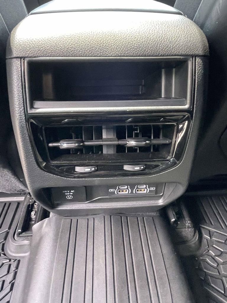 Used 2024 Jeep Grand Cherokee Altitude AWD/4WD image 11
