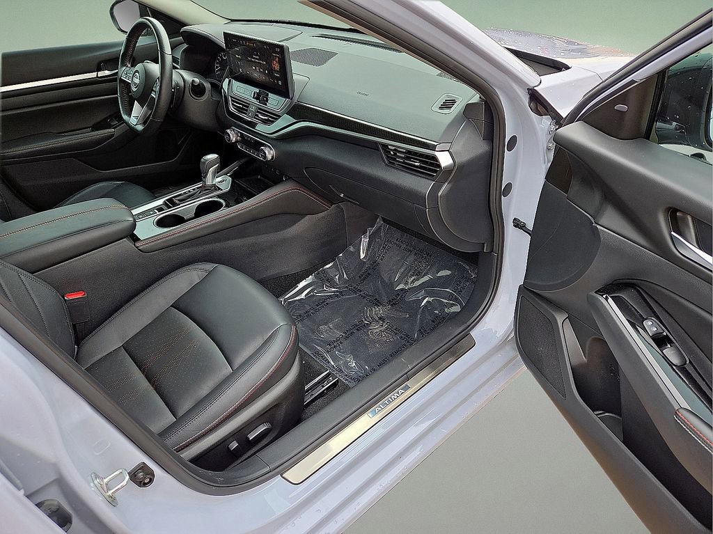 Used 2024 Nissan Altima 2.0 SR image 12
