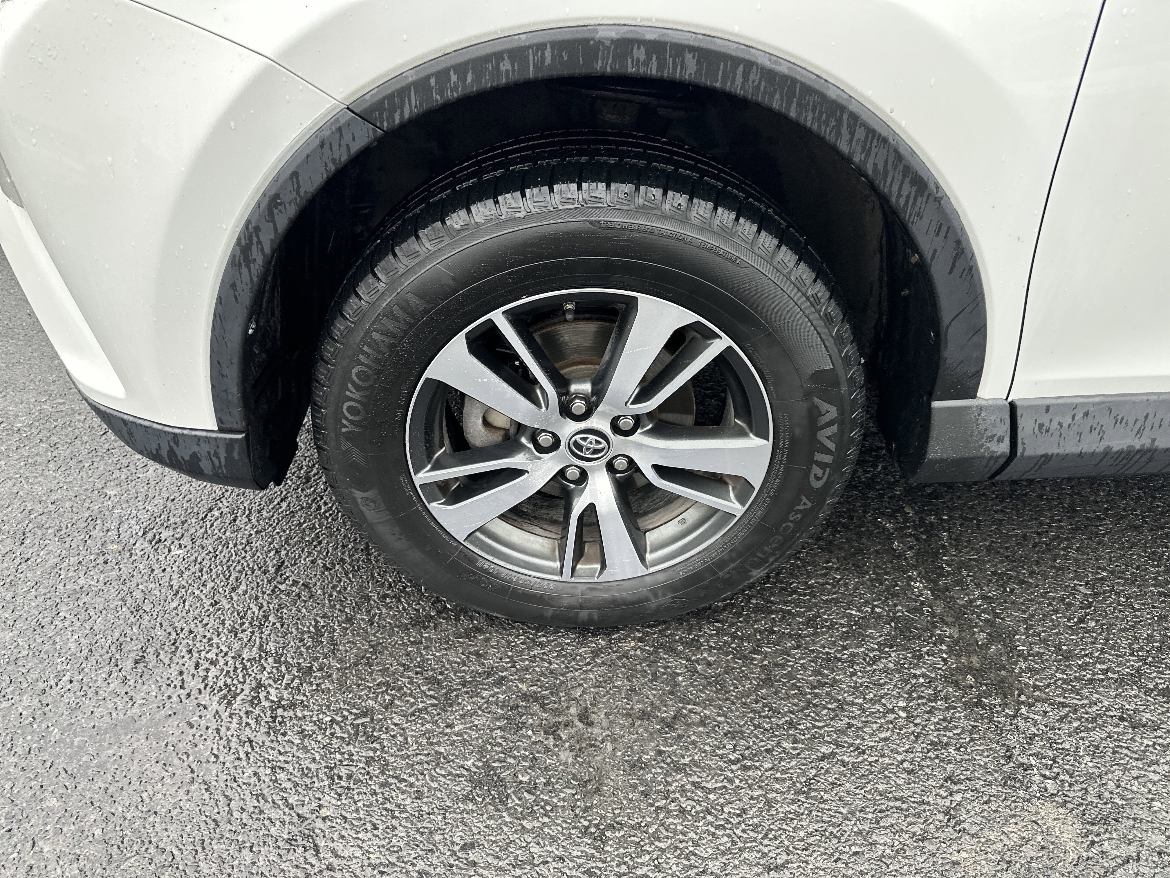 Used 2018 Toyota RAV4 XLE image 11