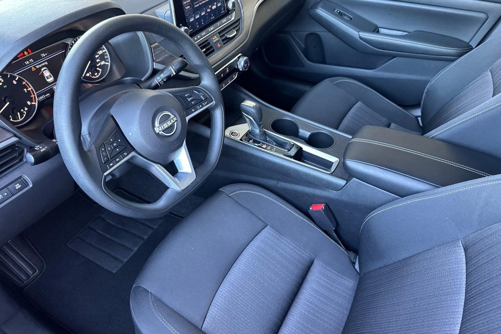 Used 2025 Nissan Altima 2.5 SV image 4