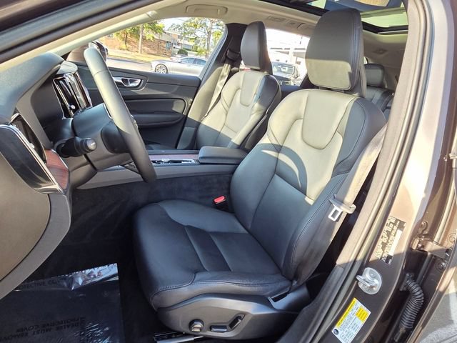 Certified 2023 Volvo XC60 B5 Plus FWD image 8