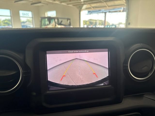 Used 2018 Jeep Wrangler Unlimited Sahara w/ Cold Weather Group AWD/4WD image 36