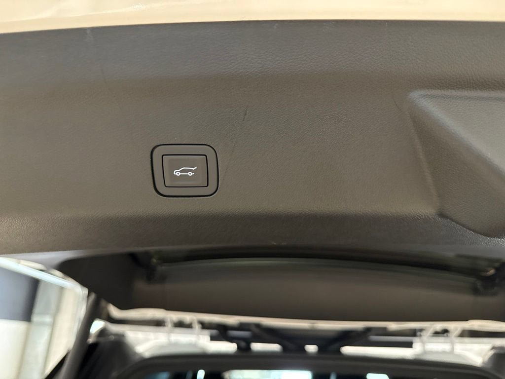 New 2026 GMC Yukon XL Denali w/ LPO, Floor Liner Package AWD/4WD image 17