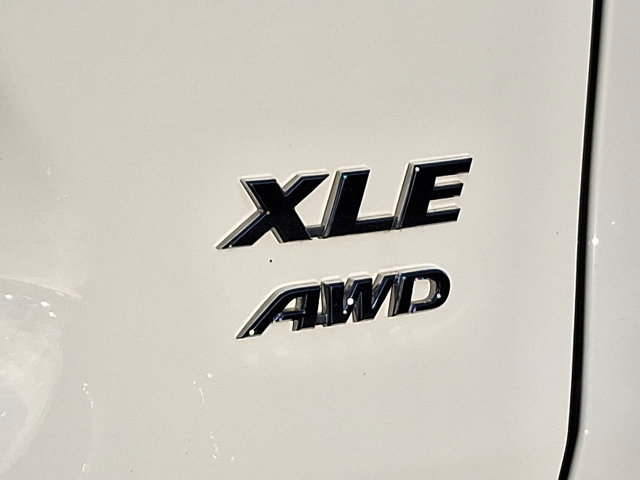 Used 2022 Toyota RAV4 XLE image 32
