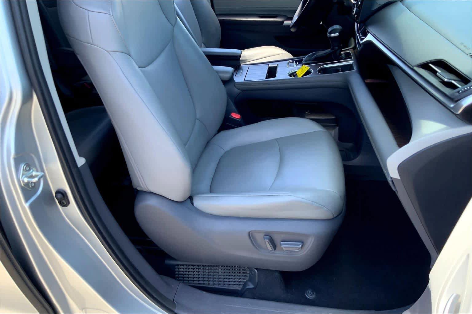 Used 2021 Toyota Sienna XLE image 9