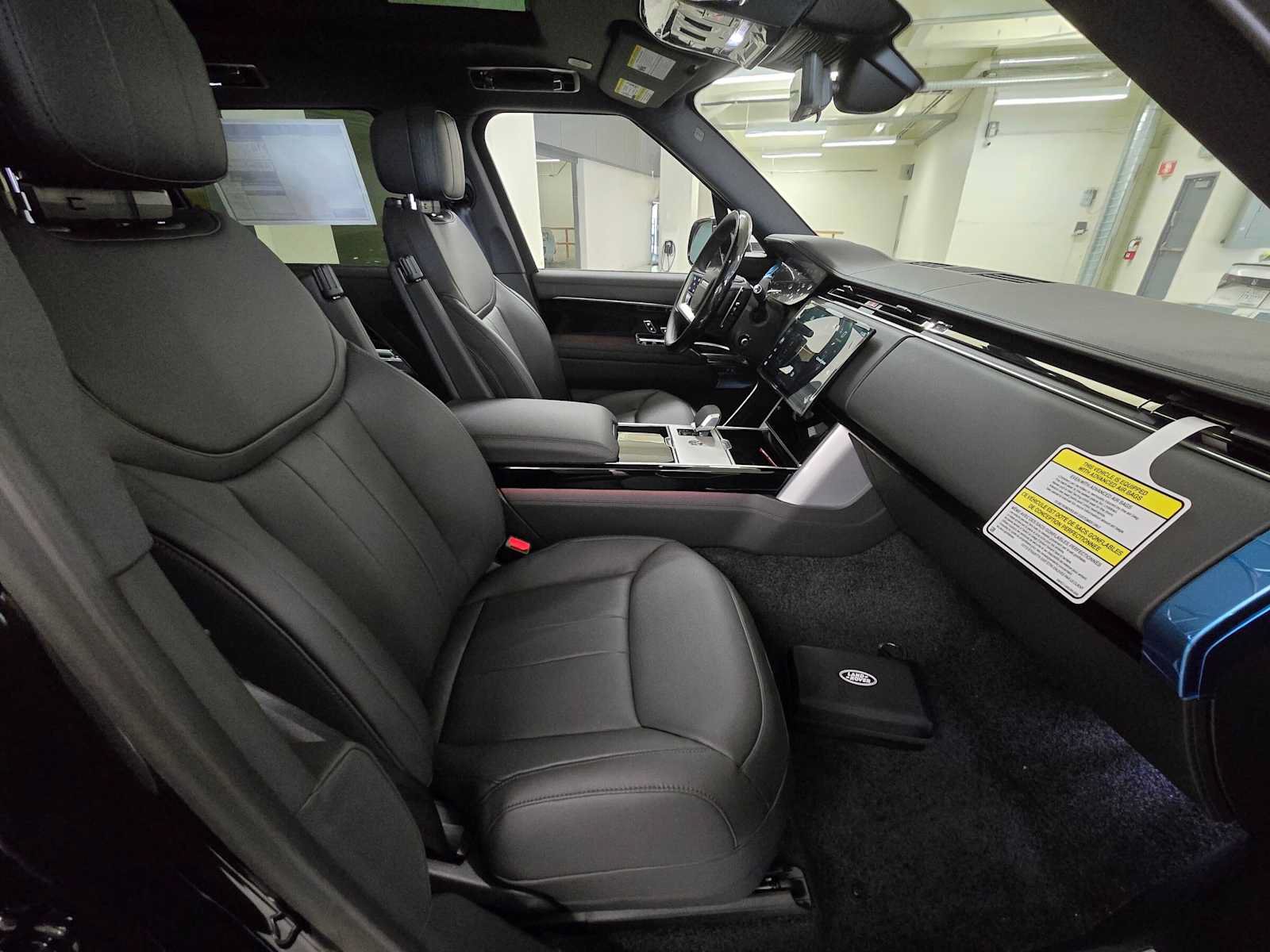 New 2026 Land Rover Range Rover Long Wheelbase SE AWD/4WD image 11
