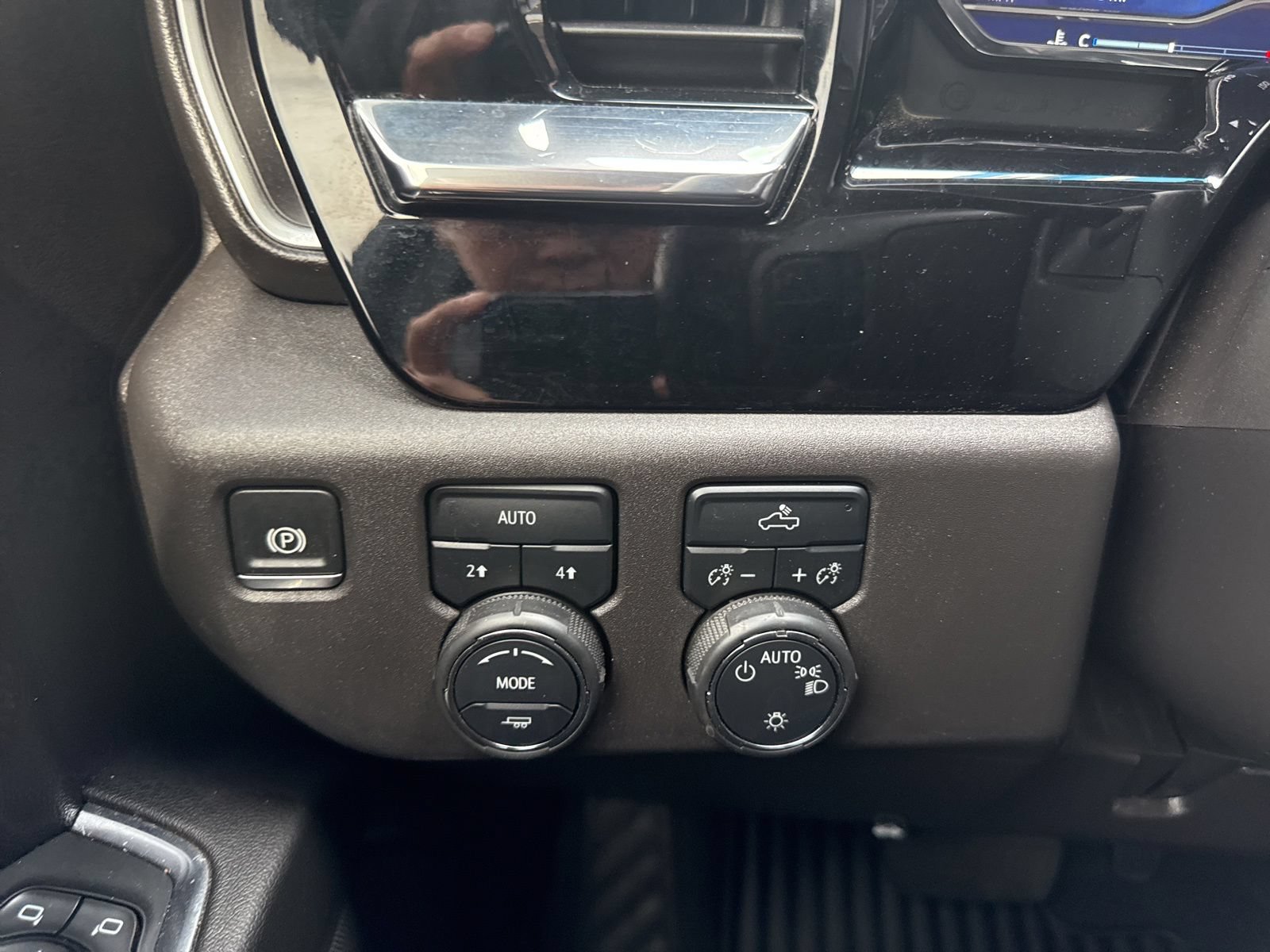 Used 2024 Chevrolet Silverado 1500 LT AWD/4WD image 36