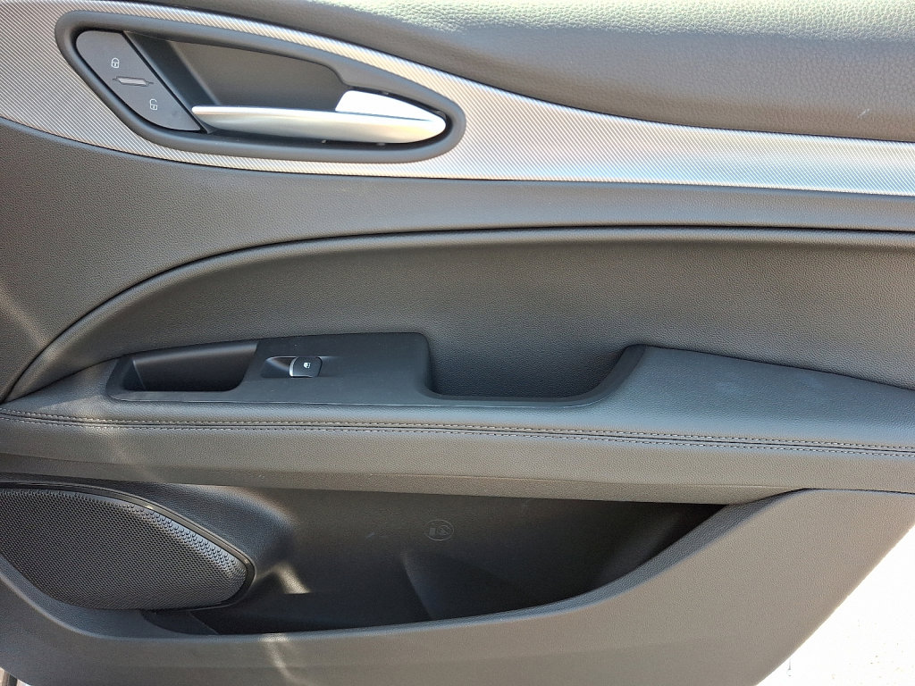Used 2024 Alfa Romeo Stelvio Ti image 10