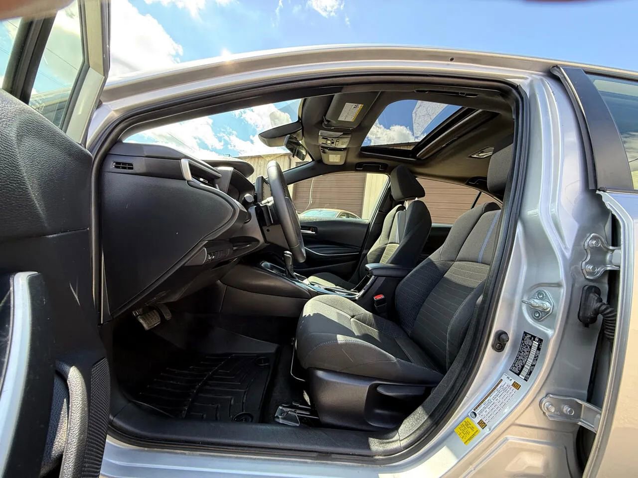 Used 2022 Toyota Corolla SE w/ SE Premium Package image 13