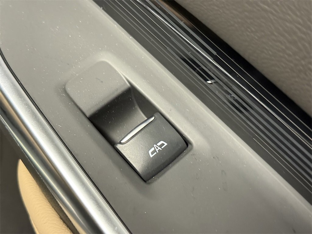 Used 2024 Cadillac XT4 Luxury w/ Cold Weather Package image 21