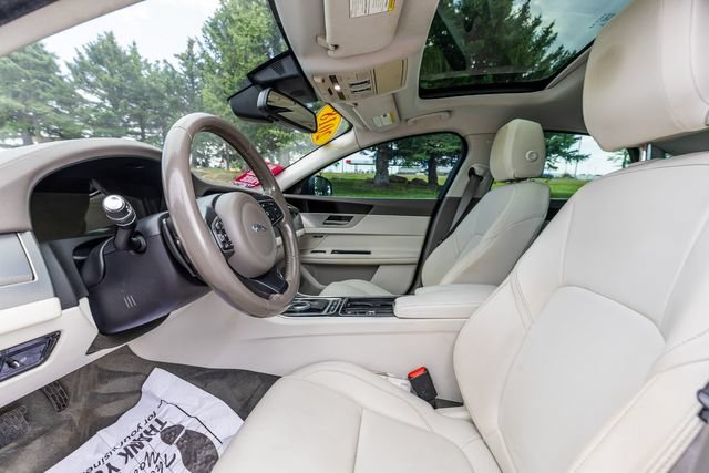 Used 2018 Jaguar XF Premium AWD/4WD image 10