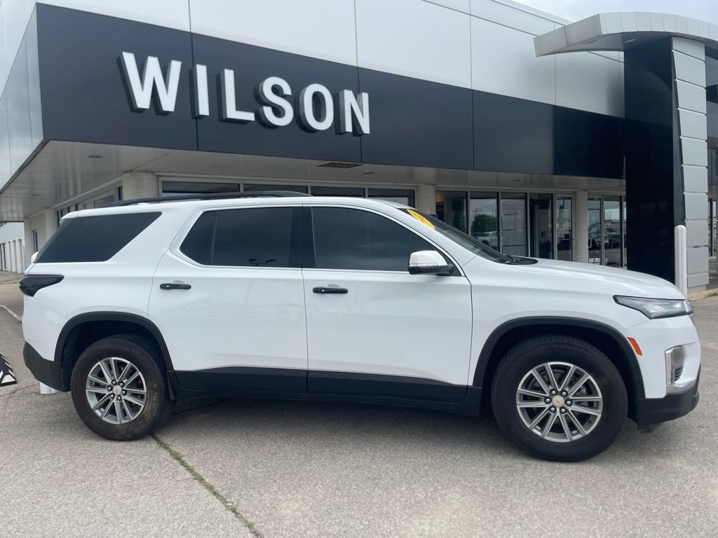 Used 2023 Chevrolet Traverse LT FWD image 2