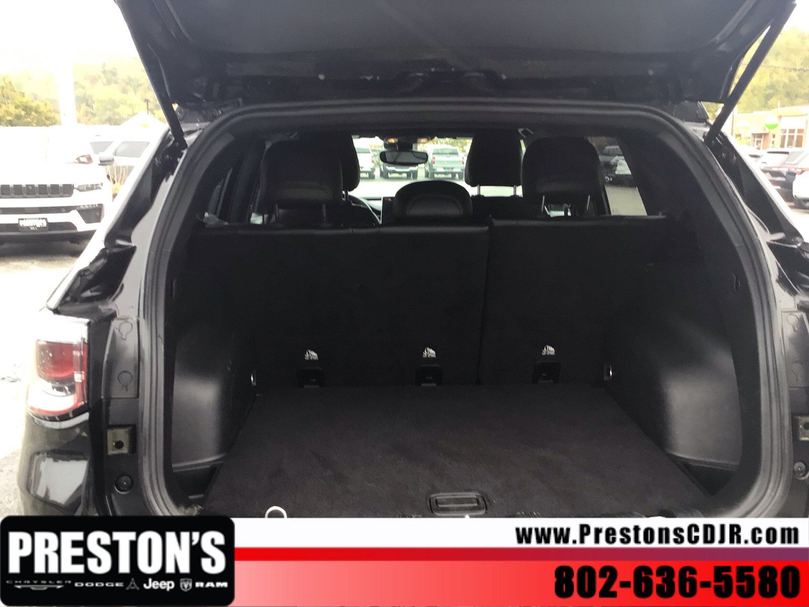 Used 2024 Jeep Compass Latitude AWD/4WD image 5