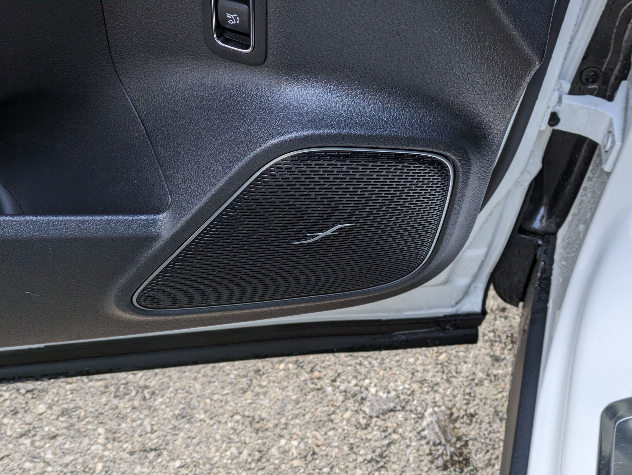 New 2025 Mercedes-Benz EQB 300 4MATIC image 11