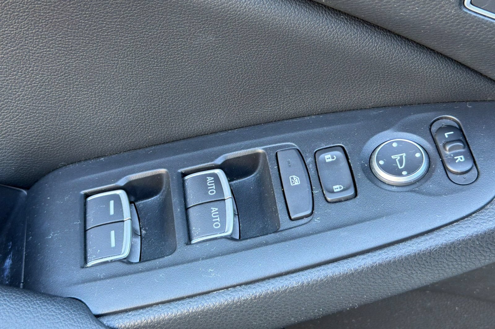 Used 2021 Honda Accord EX-L image 12
