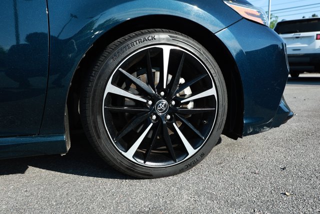 Used 2019 Toyota Camry XSE image 5