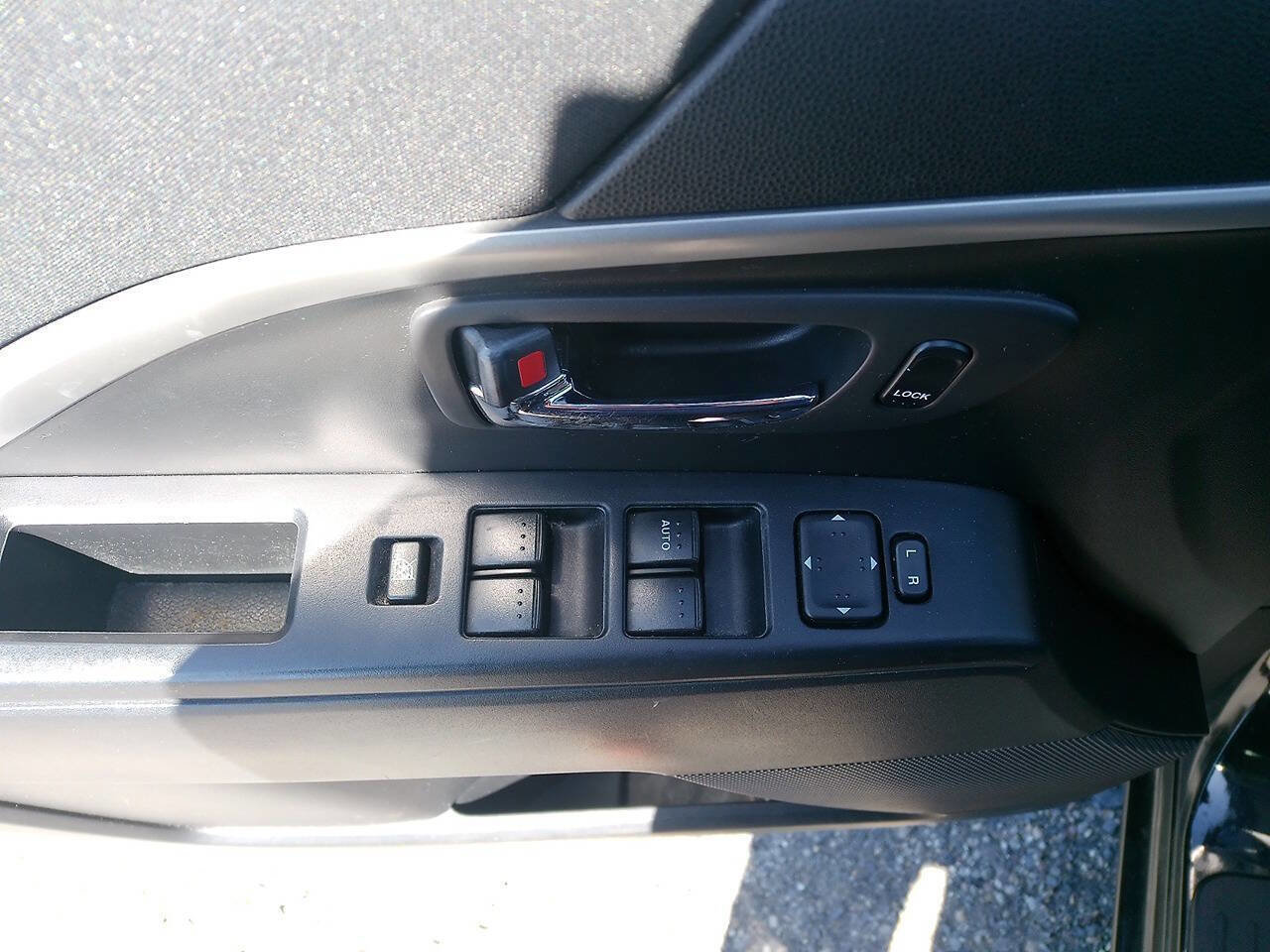 Used 2012 MAZDA MAZDA5 Sport FWD image 40