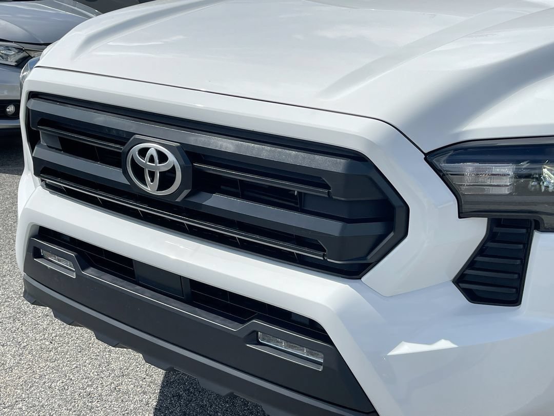 Certified 2024 Toyota Tacoma SR5 AWD/4WD image 19