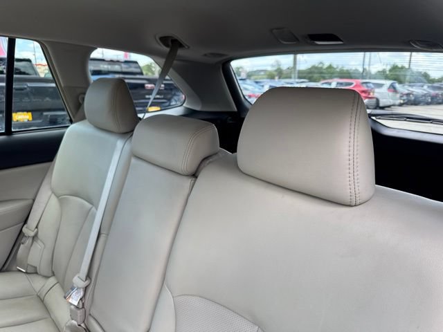 Used 2012 Subaru Outback 3.6R Limited w/ Moonroof Pkg AWD/4WD image 22