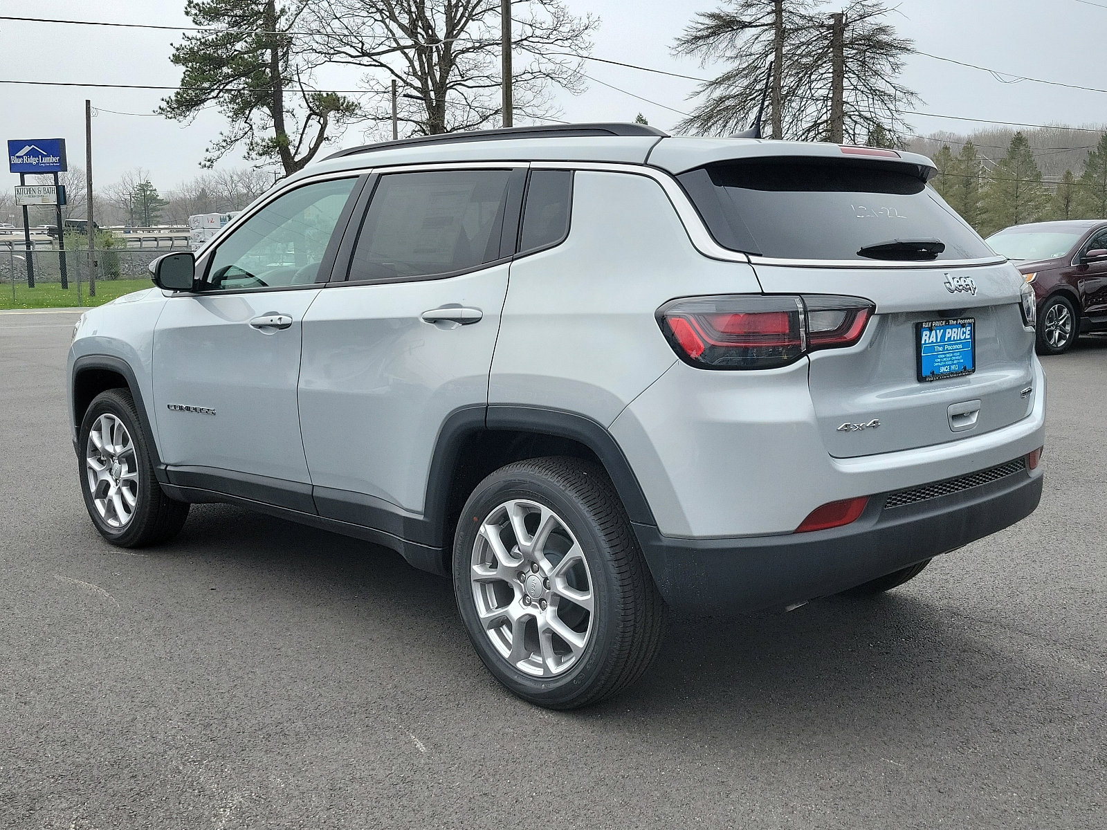 Used 2024 Jeep Compass Latitude w/ Sun and Sound Group image 3