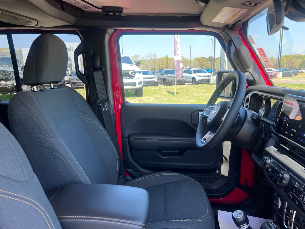 Used 2025 Jeep Wrangler Sahara w/ Safety Group image 16