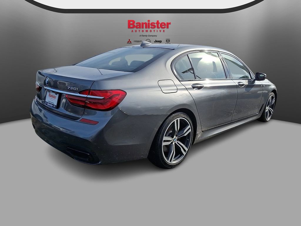 Used 2019 BMW 750i w/ Luxury Rear Seating Package image 5